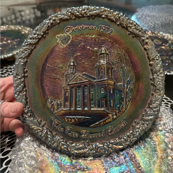 VINTAGE FENTON "CHRISTMAS IN AMERICA" CARNIVAL GLASS PLATE #3 - Picture 1 of 3